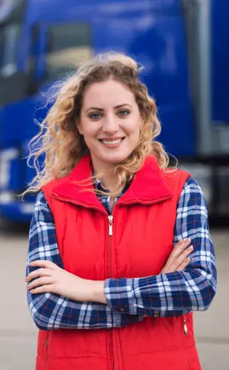 Pracovnice logistiky před kamionem